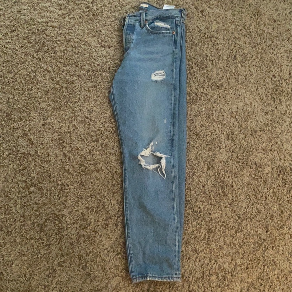 Levi’s size 26 ripped Wedgie Icon Fit jeans